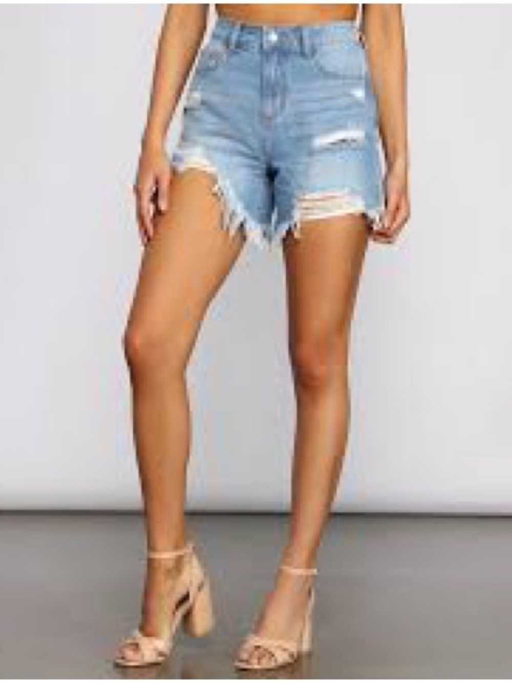 Women’s Distressed Denim Shorts 🩵